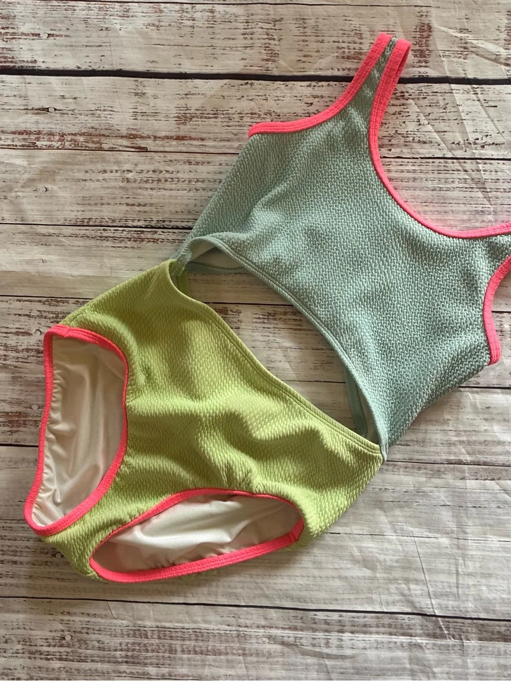 Old Navy One-Piece Swimsuit Size XL 14/16